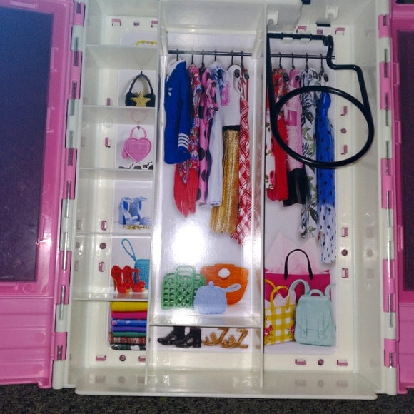 Barbie Closet. - Picture 4 of 11